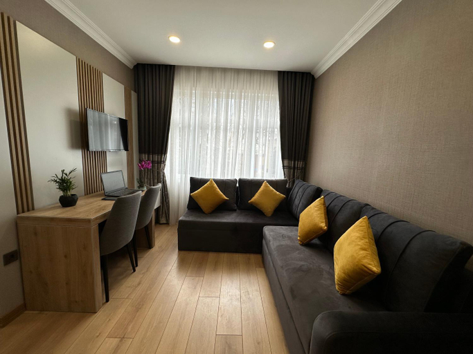 Others 5, H&L Suites, Fatih
