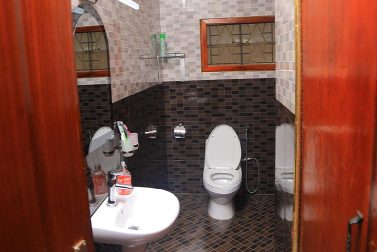 Bathroom 3, SamWeb Bed and Breakfast, Jinja