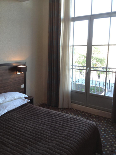 Bedroom 2, LOGIS Hotel & Restaurant - Les Arcades, Seine-Maritime