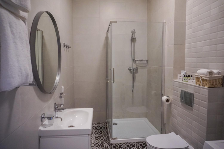 Bathroom 3, Kostjukowski Apartments Forum, L'vivs'ka
