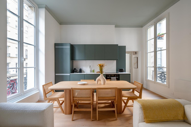 Others, Noble Suites, Paris
