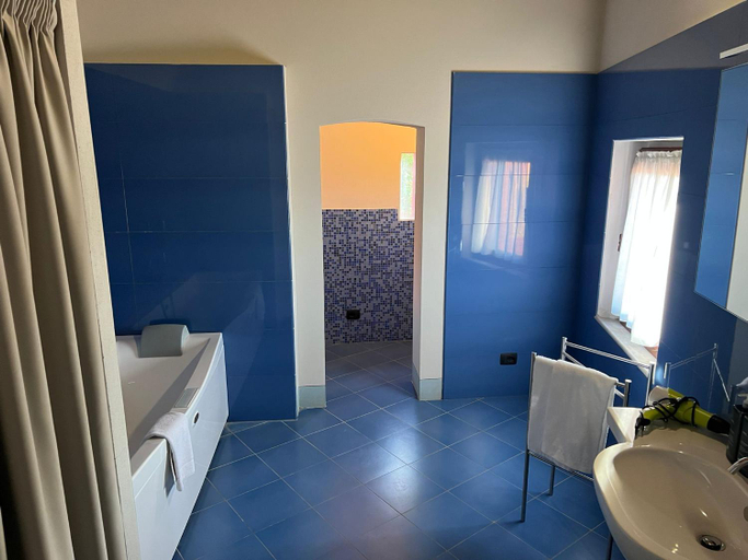Bathroom 2, Il Castello di San Ruffino, Pisa