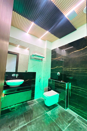 Bathroom 3, Hotel SignatureInn, Surguja