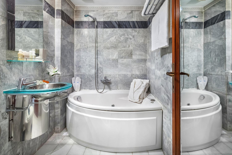 Bathroom 4, ad Imperial Palace Hotel Thessaloniki, Central Macedonia