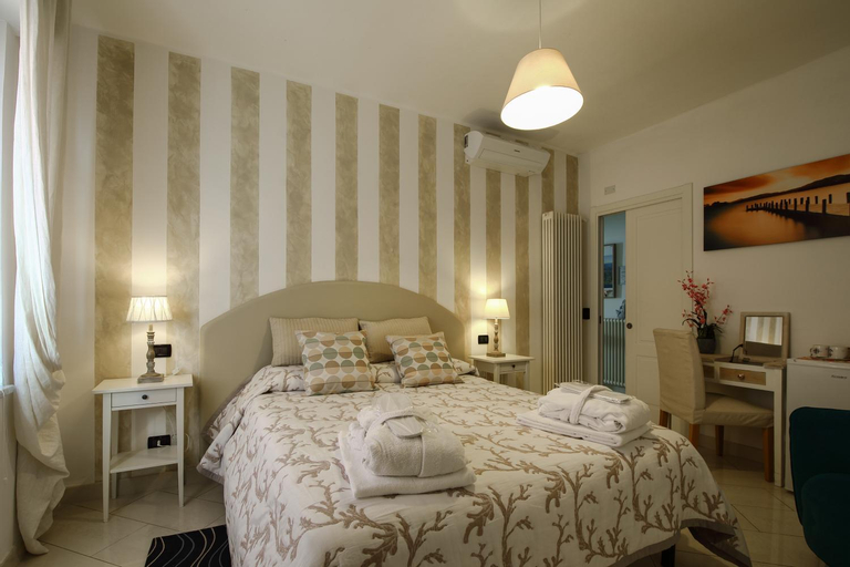 Bedroom 1, B&B Iulia Augusta, Savona
