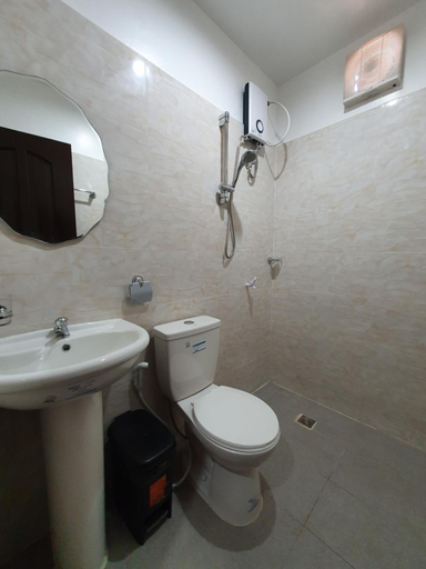 Bathroom 3, Amarav Nacpan, El Nido