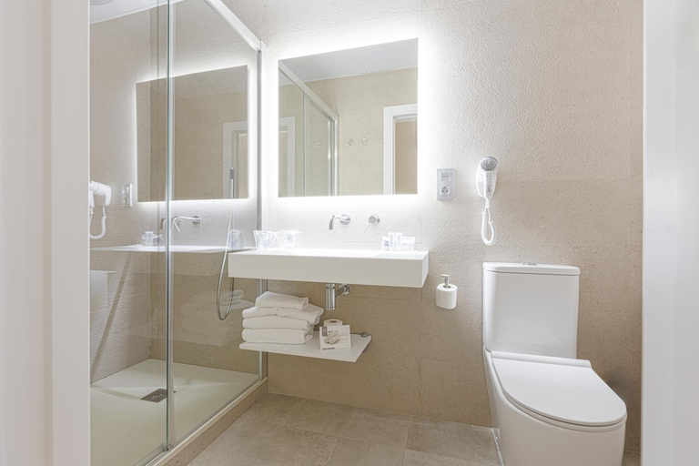 Bathroom 4, AACR Hotel Monteolivos, Sevilla