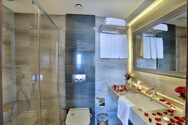 Bathroom 4, Corner Hotel, Fatih