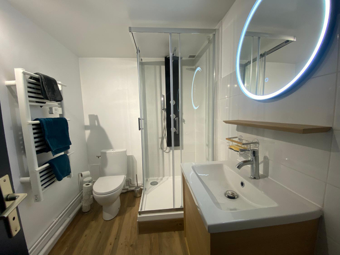 Bathroom 24