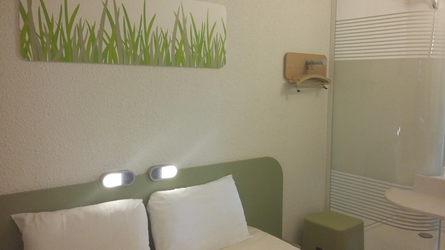 Bedroom 3, Ibis Budget Montbeliard, Doubs