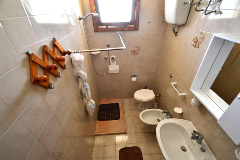 Bathroom 3, Air-conditioned Yoko holiday home for 5 guests, Lecce
