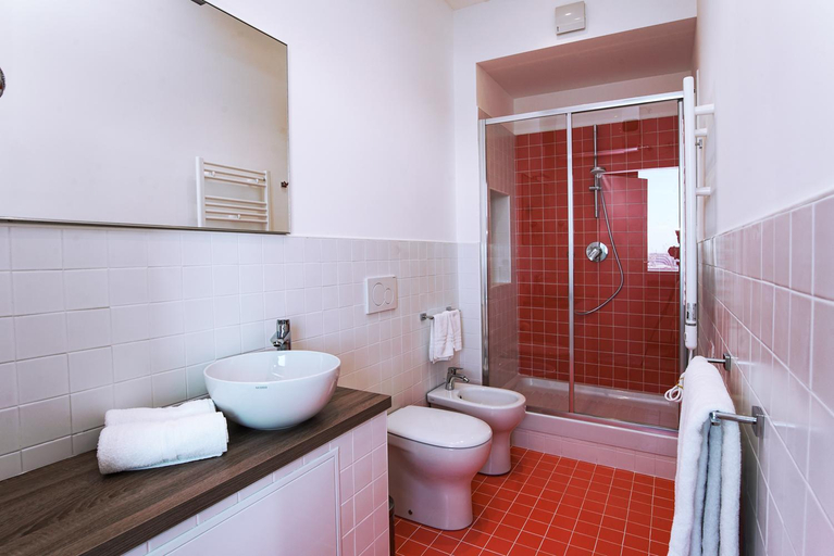Bathroom 10