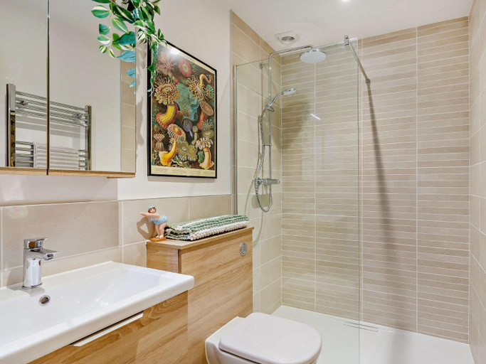 Bathroom 3, 5 Bed in Polruan oc-93182, Cornwall