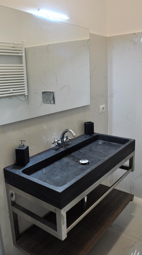 Bathroom 3, La Tana di Sofia, Rome