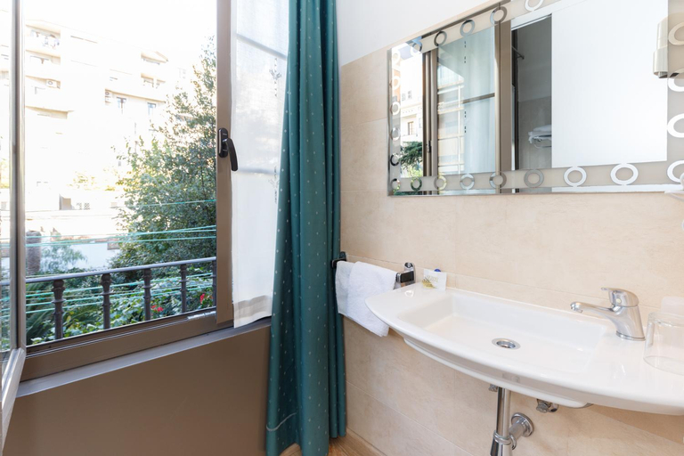 Bathroom 4, Ciudad Condal Paseo de Gracia, Barcelona