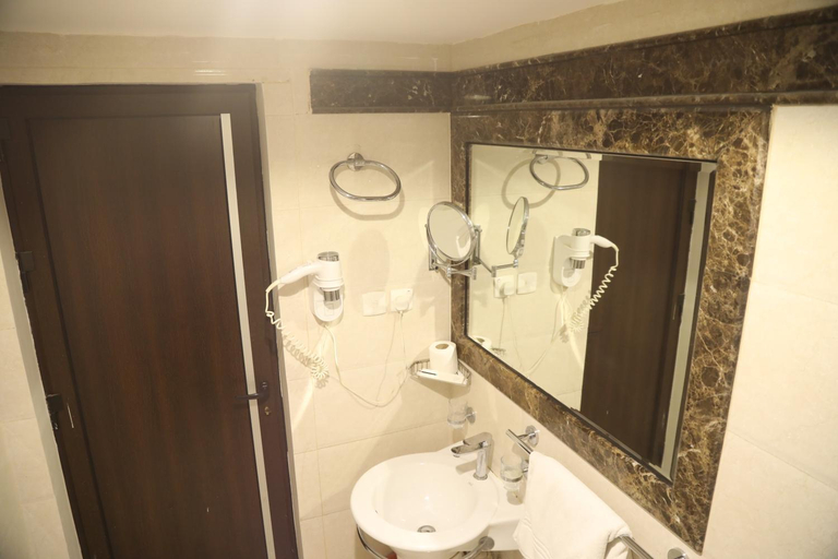 Bathroom 2, Al Shamkha Residential Units, Al Khobar