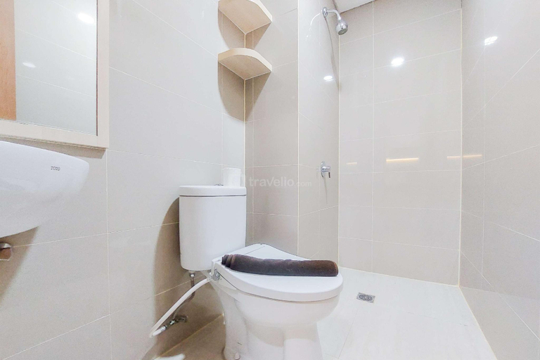 Bathroom 3, Good Choice Studio Room at B Residence By Travelio, Tangerang Selatan