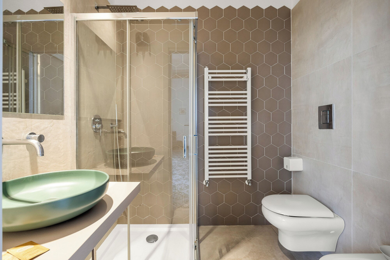 Bathroom 2, Palazzo Amazigh, Palermo