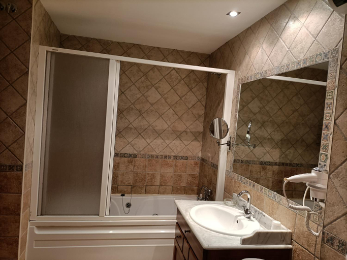 Bathroom, Hotel Rural El Jardin, Madrid