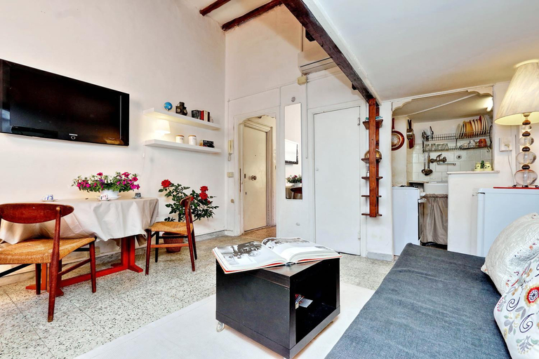 Others 4, Pretty Flat Trastevere, Rome