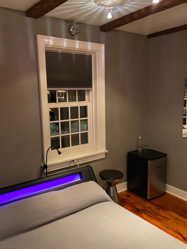 Bedroom 2, Old Ivy Walk, Niagara