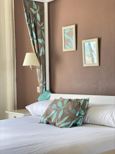 Others 5, Hostal El Botero, Teruel