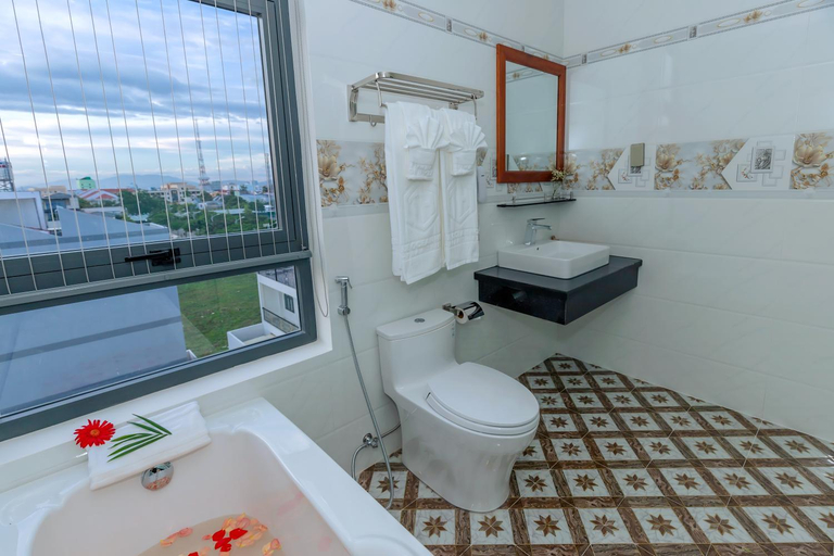 Bathroom 4, Tho Huong Hotel - Phan Thiet, Phan Thiết