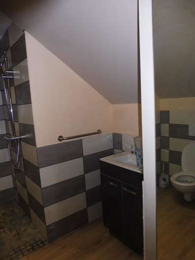 Bedroom 3, 4 Chambres meublees et un seul studio avec petite cuisine, Côte-d'Or