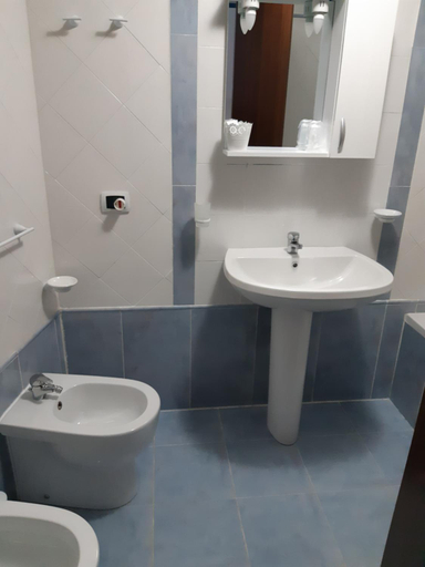 Bathroom 4, B&B Foria 210, Napoli