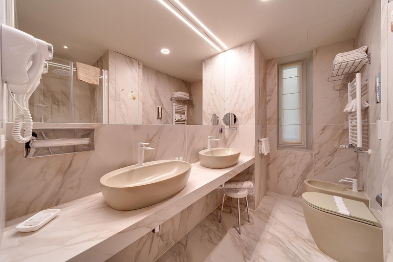 Bathroom 10