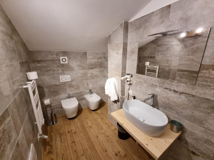 Bathroom 2, Baita Motti, Verbano-Cusio-Ossola