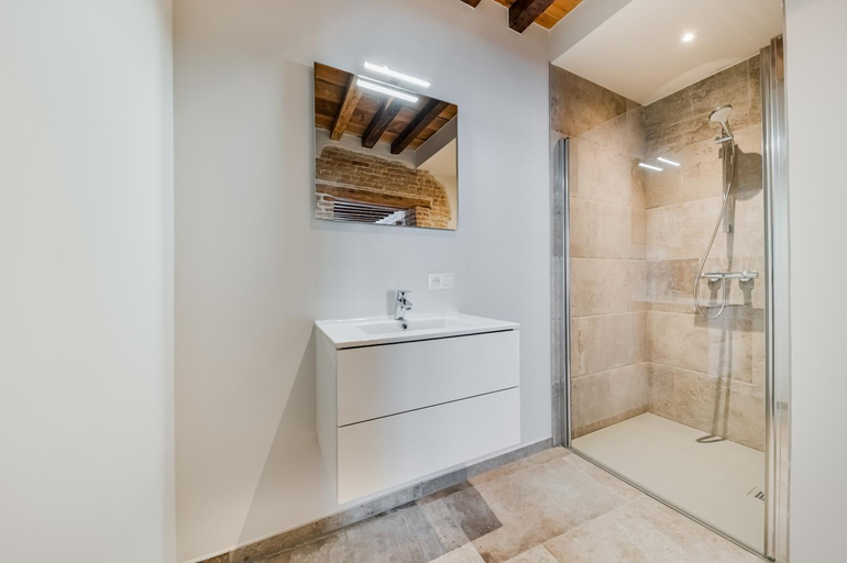 Bathroom 4, La Cle Brugge, West-Vlaanderen
