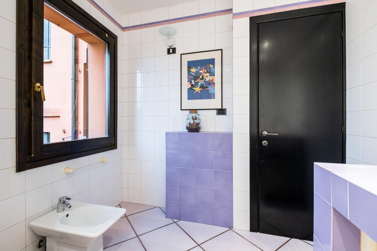 Bathroom 5, Studio Fusari a Piazza Maggiore by Wonderful Italy, Bologna