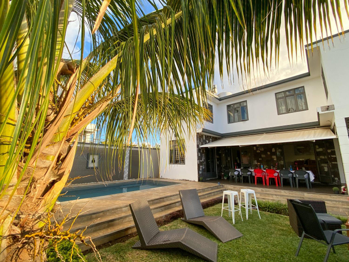 Others 3, Mungur villa, Black River