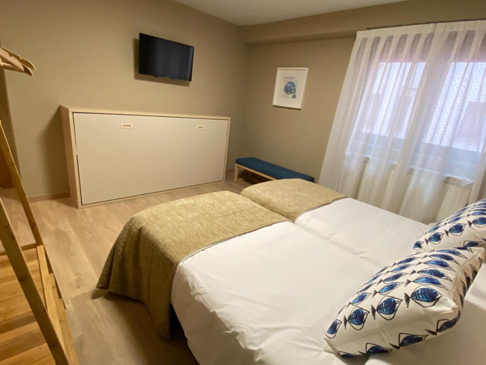 Bedroom 2, Hotel Baltico 2 estrellas, Asturias