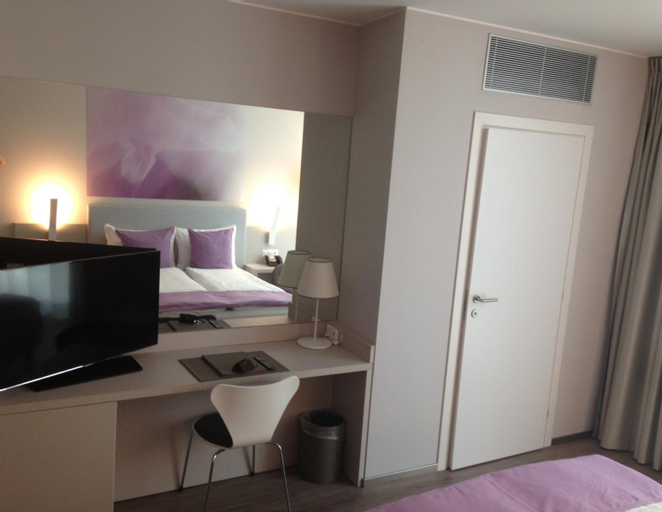 Bedroom 23