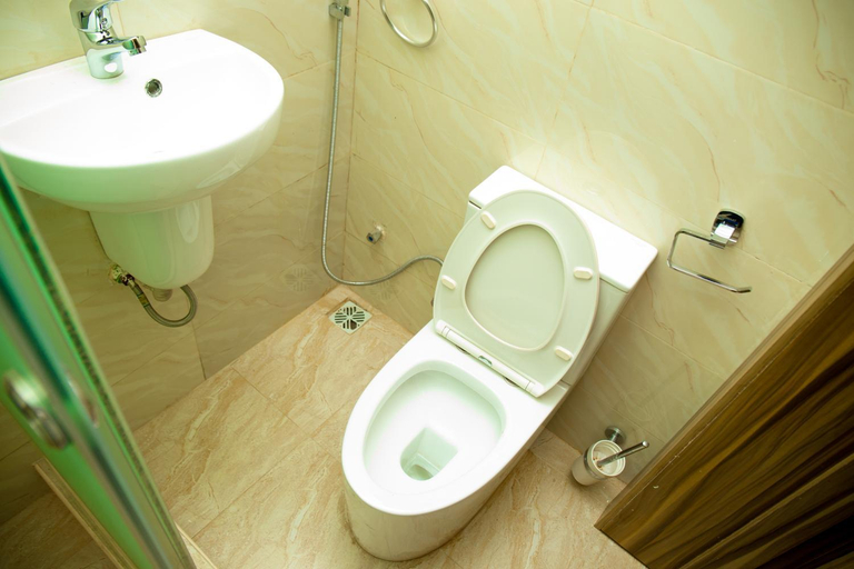 Bathroom 3, Kiki's Home and Apartments, Shagamu