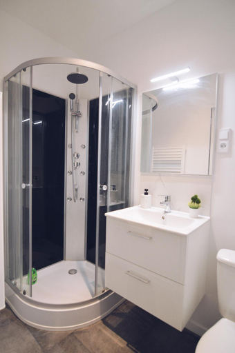 Bathroom 3, Studios Lsquare Residence AFPA, Vienne