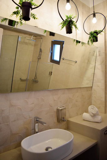 5, Pasithea, Crete
