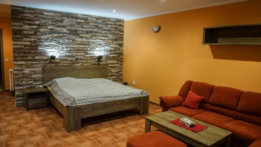 Others 5, Penzion Na Hradbach, Louny