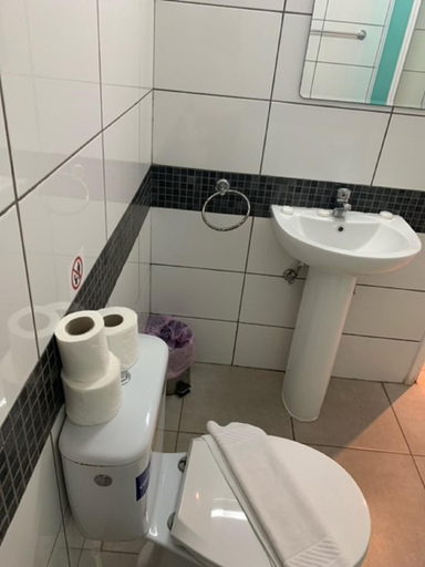 Bathroom 4, Flora Maria Hotel