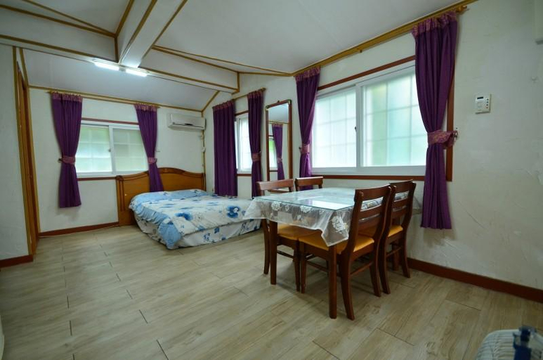 Bedroom 2, Yeoju Pureunhaneul Eunhasu Pension, Yeoju