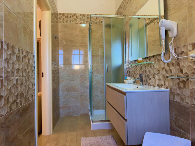 Others 4, B&B Afrodite, Taranto