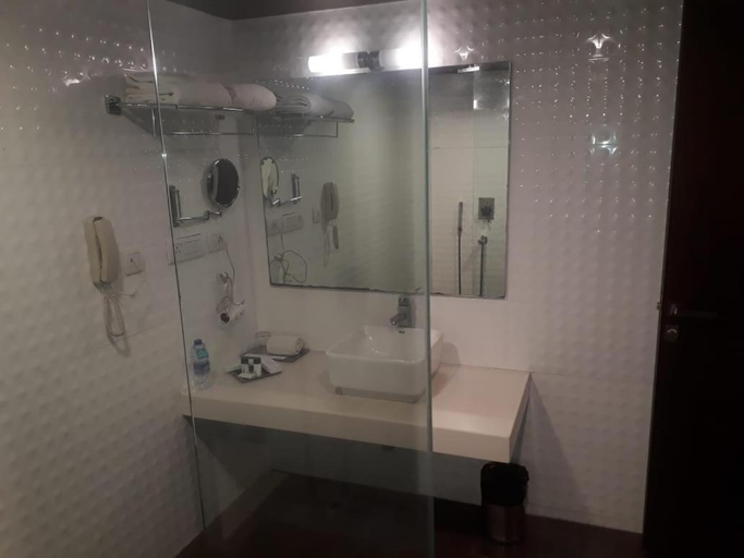 Bathroom 3, Cocoon Luxury Business Hotel, Dhanbad