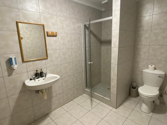 Bathroom 3, The Mole Guesthouse, Swakopmund