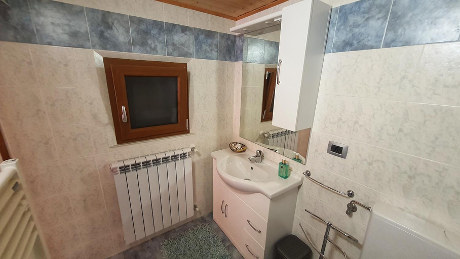 Bathroom 11