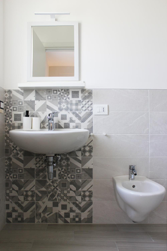 Bathroom 3, ReGenzio, Teramo
