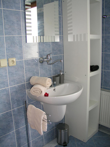 Others 4, Villa Vlasta, Karlovy Vary