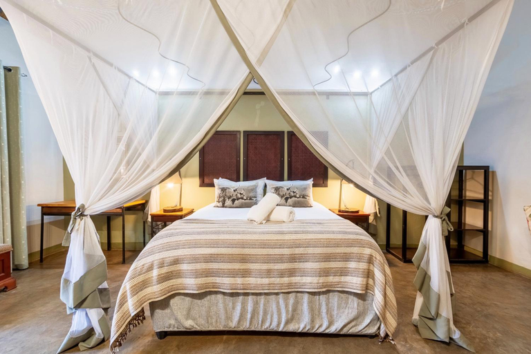 Bedroom 2, Nguni Lodge, Hwange