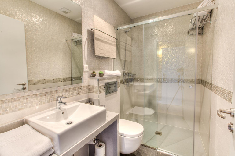 Bathroom 3, Hotel Montenegro, A Coruña